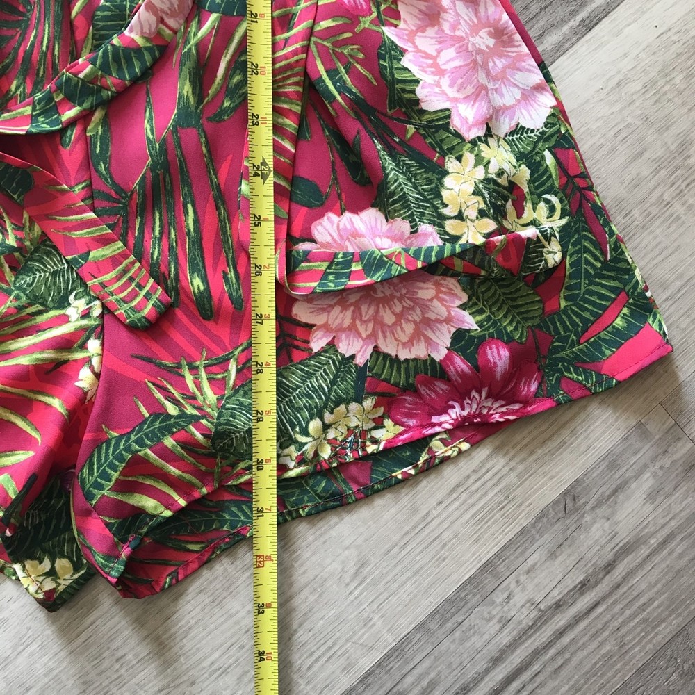 Everly Tropical Floral Deep V-Neck Keyhole back Lined Romper sz Large - Picture 9 of 9
